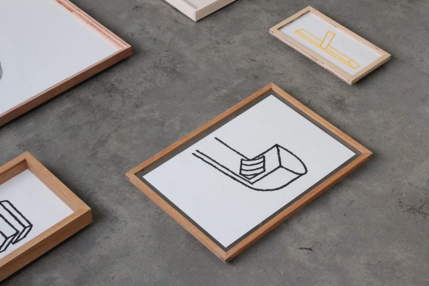 simple wood productによる額の展示販売会「Frame and Drawing」。吉行良平によるドローイングも