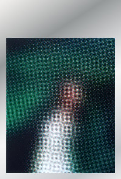 上田佳奈の個展「網の目」、hitotoにて開催。Instagramのロード中にあらわれるぼやけた画像をシルクスクリーンでプリントした作品などを展示。