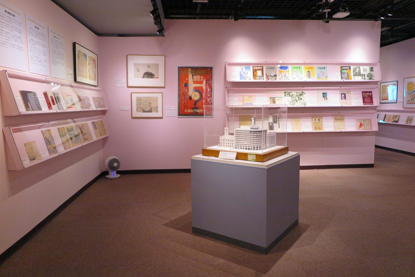 文化拠点として発展を遂げてきた中之島を検証する「モダン中之島コレクション 　“大大阪”時代の文化芸術発信センター」が、大阪大学総合学術博物館で開催中。