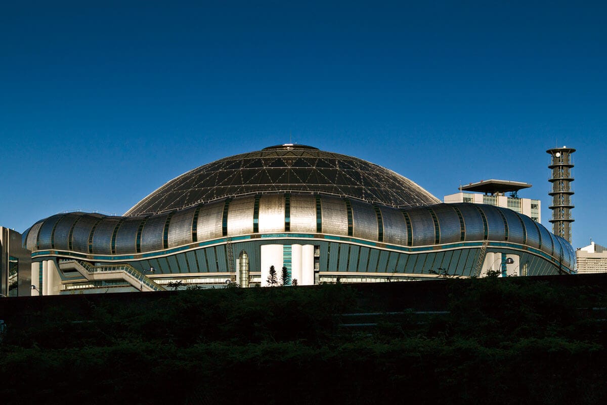 大阪の西側の風景を撮り続けている東松至朗の写真展「VIEW OSAKA THE DOME あれから10年」、ギャラリー・ソラリスにて開催。10年前と同じ場所・アングルから京セラドーム大阪とその周辺をとらえた作品群。