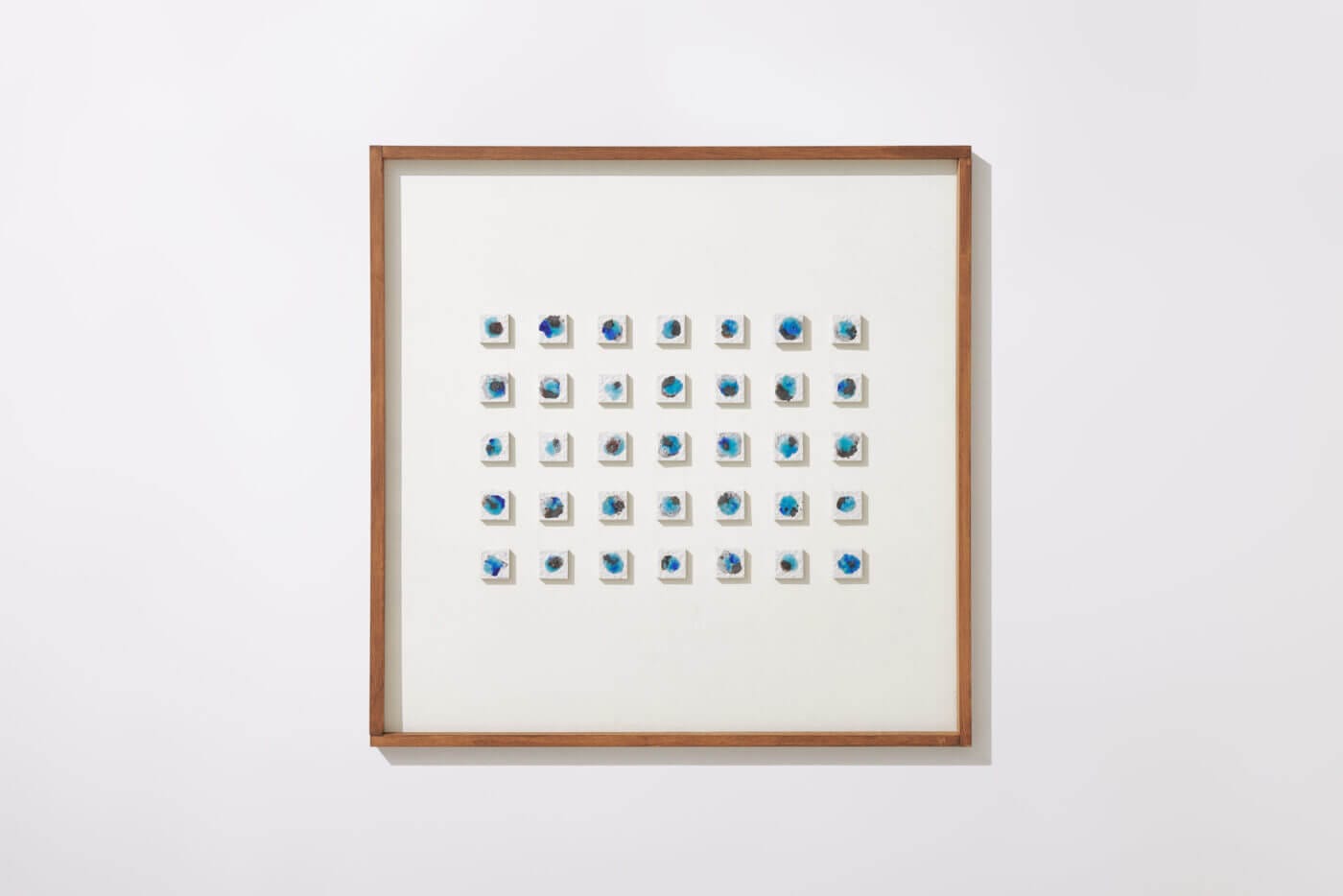 陶芸家・出垣内愛の個展「幾度 Ikudo」、Gallery Blau Katzeにて。釉薬による複雑性が並列する新作を中心に展示。