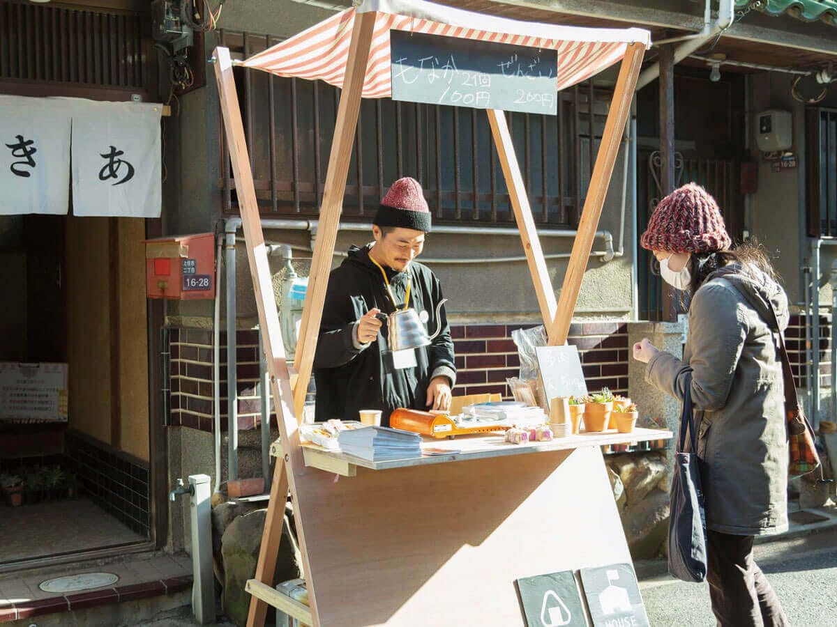 空っぽだからこそ、覗いてみたい? 軒先屋台も楽しめる、大正・空き家探訪まち歩き。千鳥公園でプチマルシェも。