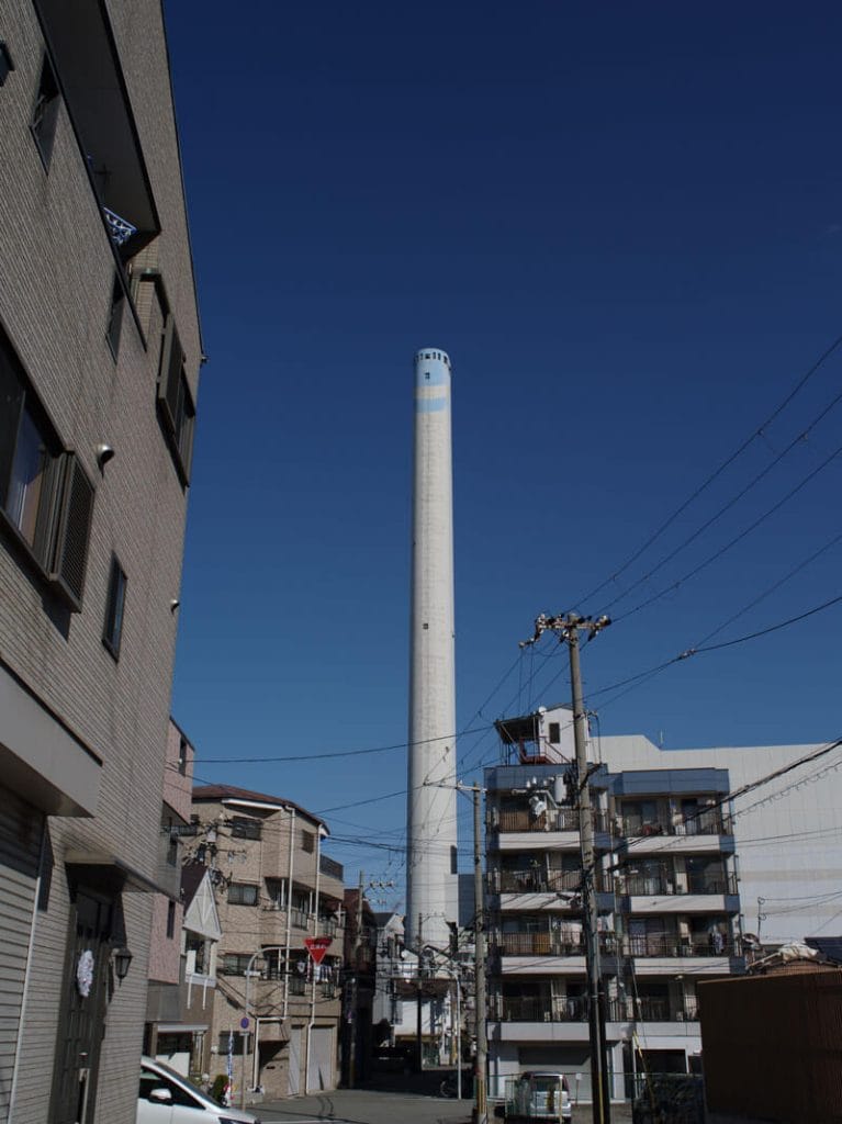 20年以上にわたり街中の「煙突」を撮り続ける山田芳正の写真展「煙突Ⅸ」、ギャラリー・ソラリスにて開催。