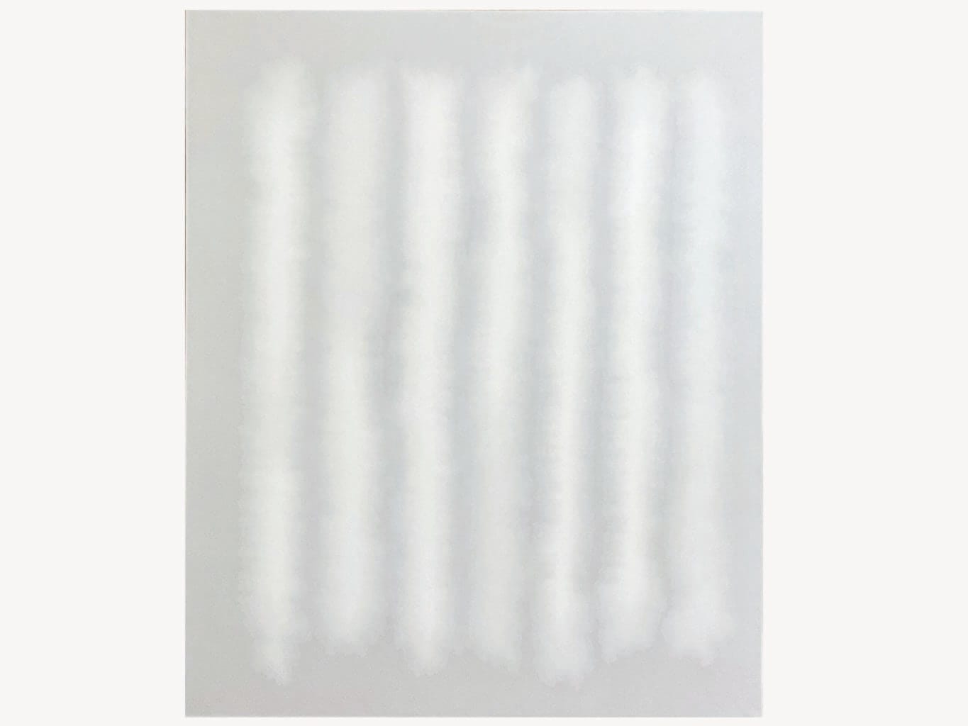 和紙の上に岩絵具や胡粉で無数の層を描き、うつろう光と呼応する作品を生み出す石橋志郎の新作展「Silence」、+1artにて。