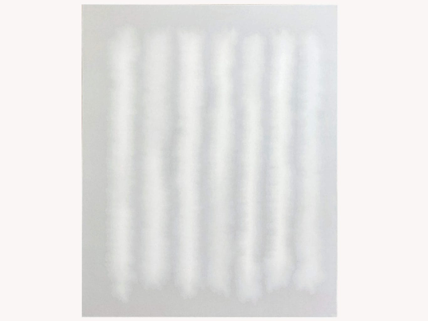 和紙の上に岩絵具や胡粉で無数の層を描き、うつろう光と呼応する作品を生み出す石橋志郎の新作展「Silence」、+1artにて。