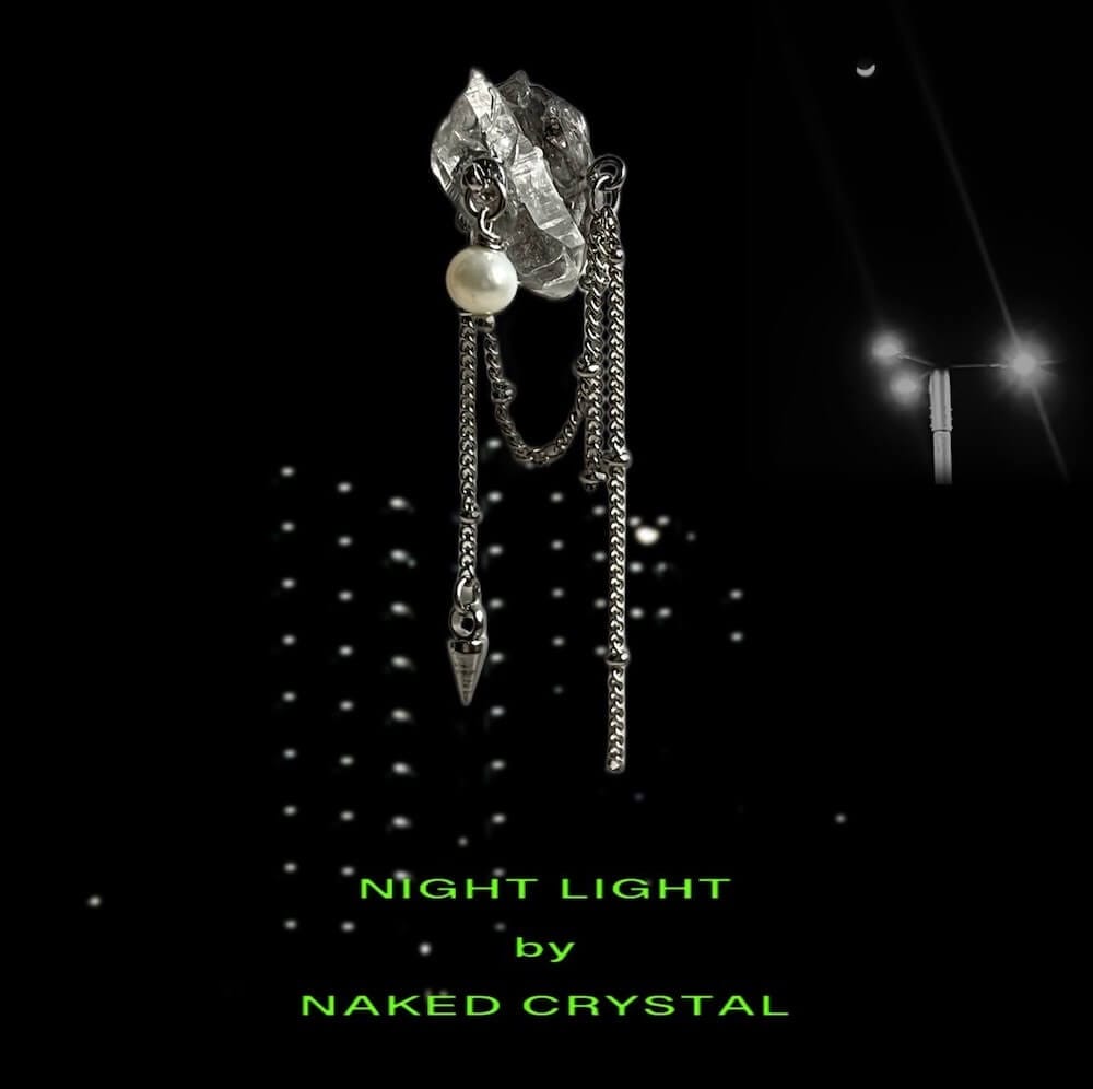 美術作家・宇加治志帆による服飾ブランド「NAKED CRYSTAL」の展示販売会「NIGHT LIGHT」、NEW PURE +にて3月30日から開催。