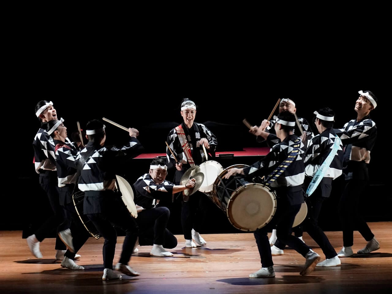 伝統のなかに無限の可能性を見出す太鼓芸能集団・鼓童。3月31日（日）、ビルボードライブ大阪にて圧巻のパフォーマンスを魅せる単独公演が開催。